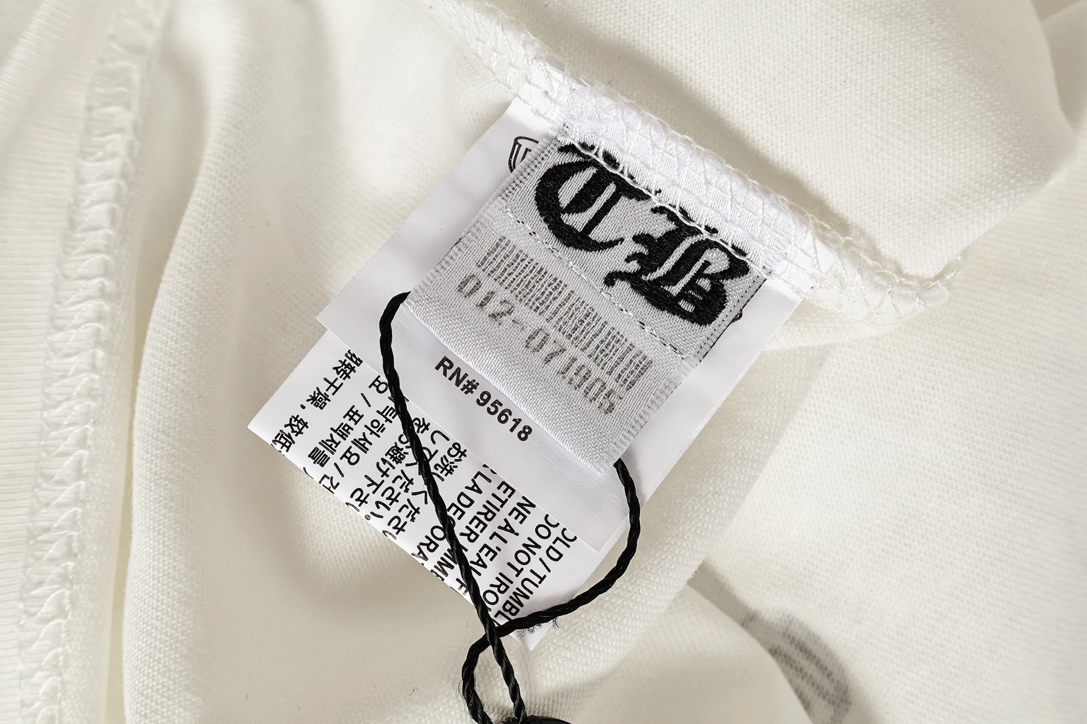 P150 Cross-border model, please do not place an order if you are pursuing quality -Chrome Hearts/Chrome Heart Cross Sanskrit foam printed short-sleeved T-shirt -High weight, high density and high quality. The wool is soft, delicate and skin-friendly. It feels soft and silky. It has excellent warmth and skin-friendly properties.